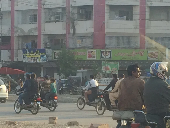 Supreme Mobile Market - Saddar Mobile Market