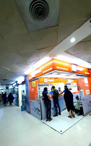 Saddar Mobile Market